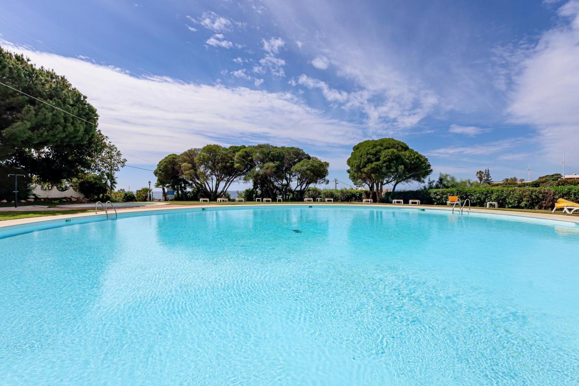 Apartment With 2 Bedrooms, 2M To The Beach Armacao de Pera Exterior foto
