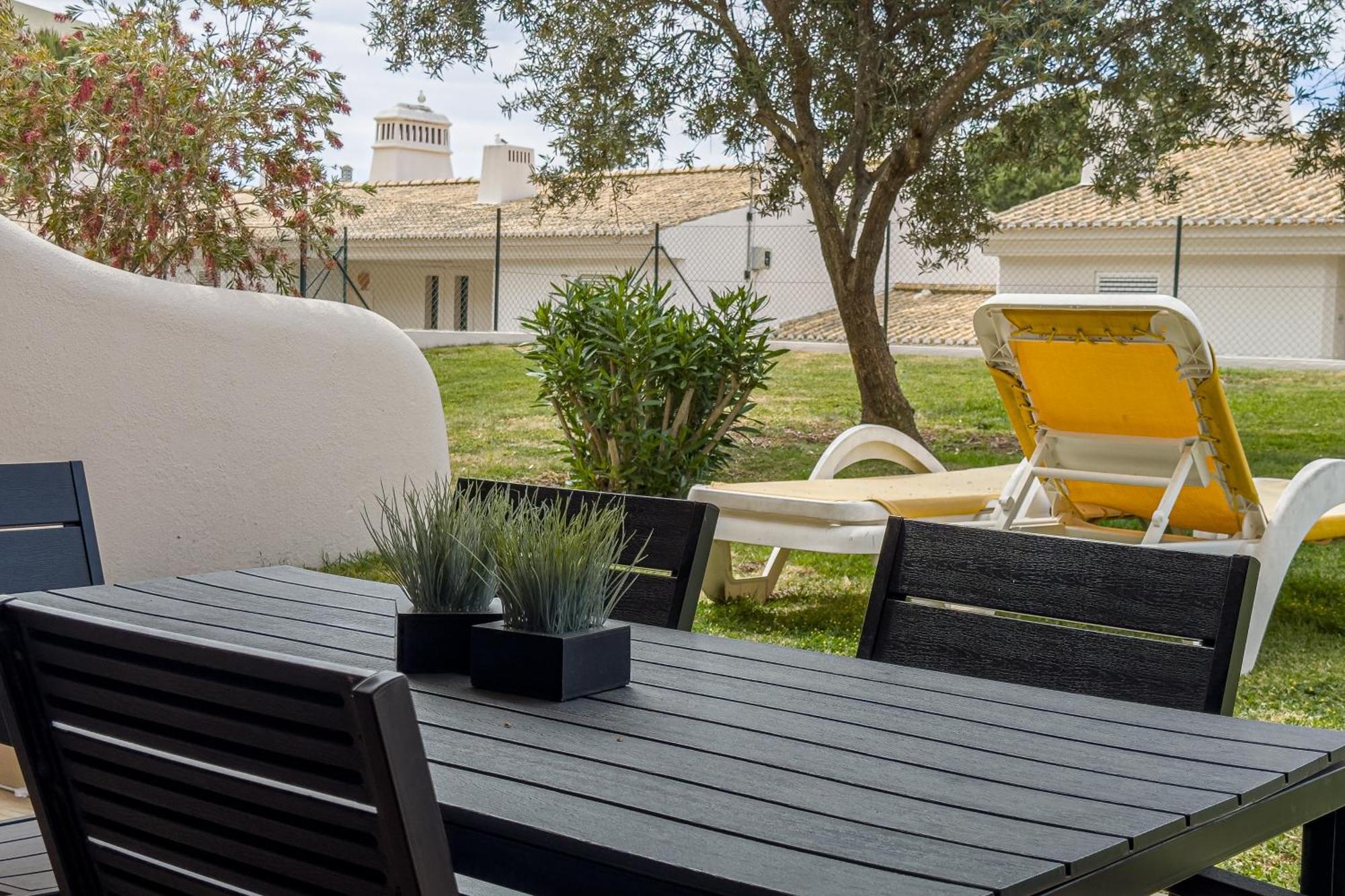 Apartment With 2 Bedrooms, 2M To The Beach Armacao de Pera Exterior foto
