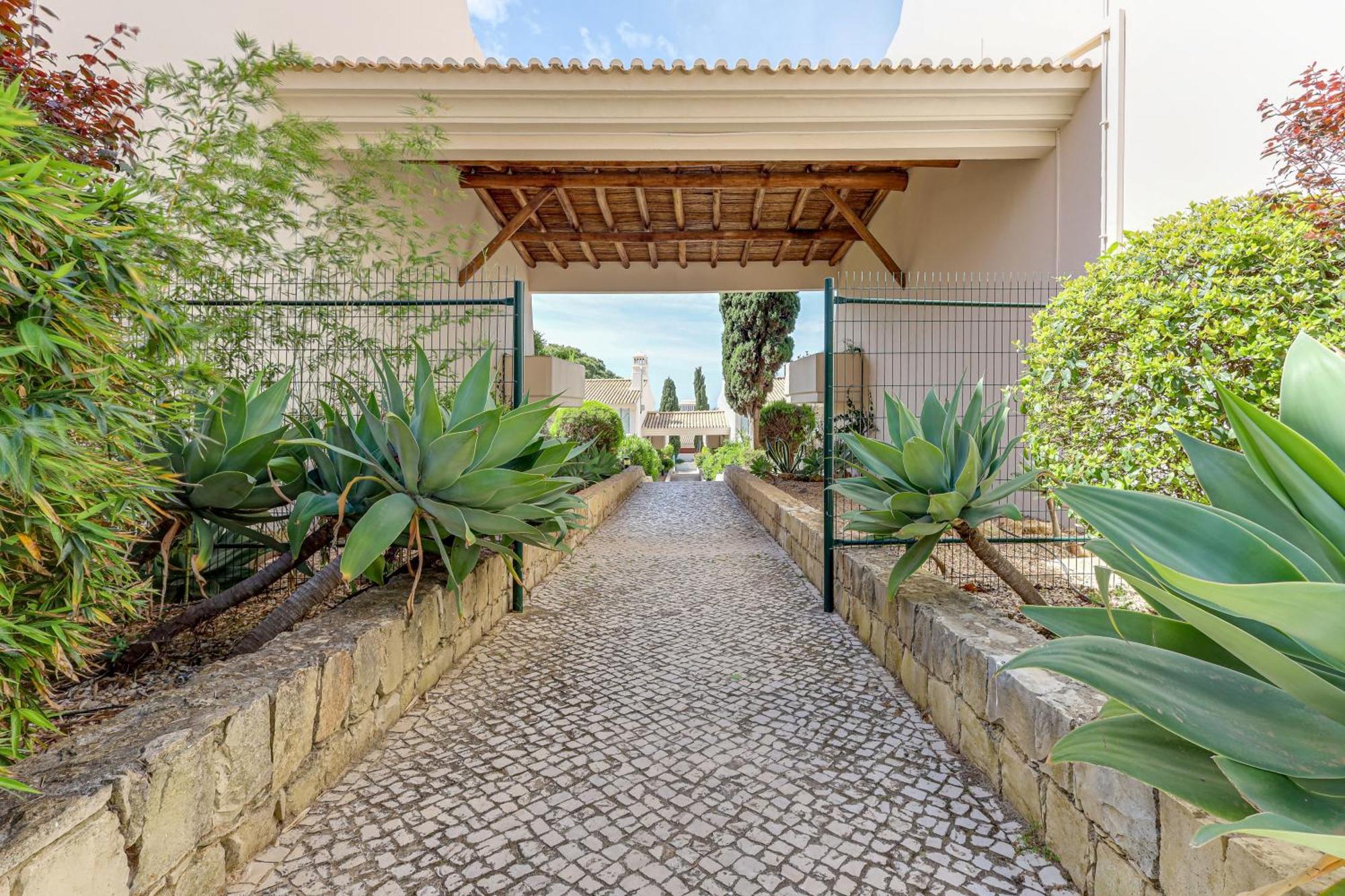 Apartment With 2 Bedrooms, 2M To The Beach Armacao de Pera Exterior foto